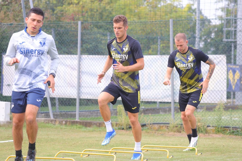 lazovic duda hellas verona allenamento