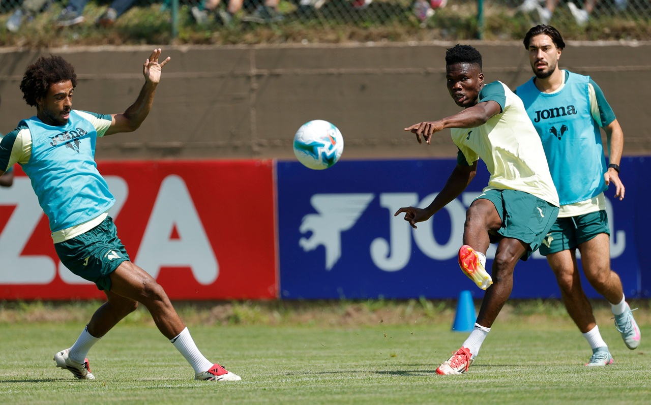 junior ajayi antoine bernede allenamento hellas verona