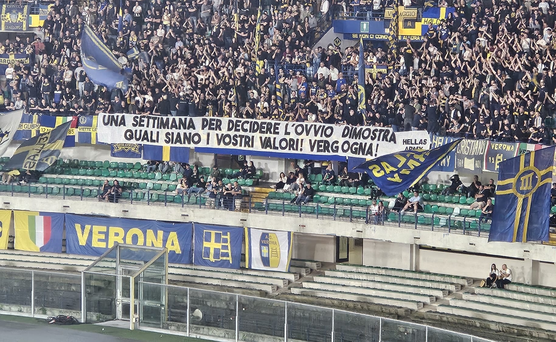 hellas army gift orban striscione curva sud