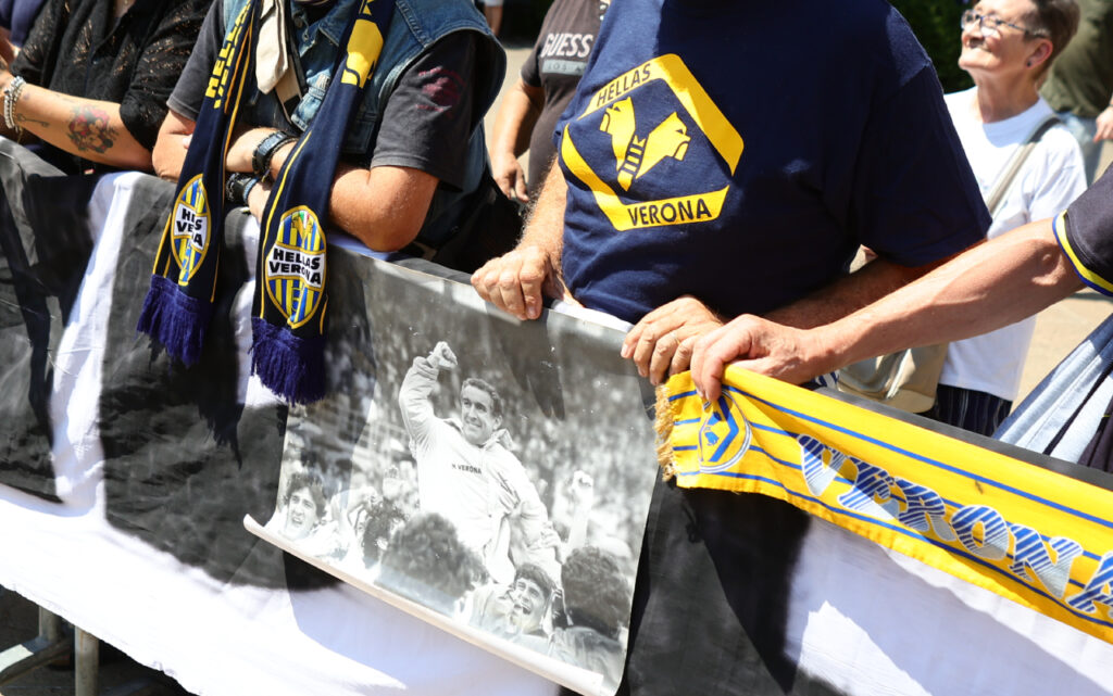 funerali bagnoli tifosi