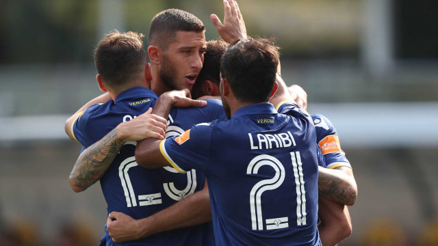 Esultanza goal - Marrone, Laribi e Almici
Verona 16-09-2018 Lo stadio Bentegodi 3 giornata di campionato Serie B 2018/2019 Hellas Verona / Carpi
Foto Alberto Mariani SilPress
