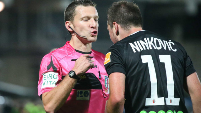 ASCOLI-VERONA 30-10-2018 ARBITRO MARCO SERRA DISCUTE CON NINKOVIC. ALBERTO MERIANI/SILPRESS