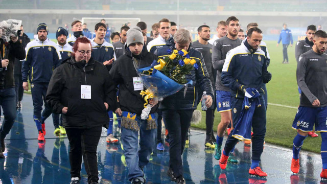 VERONA-CROTONE 10-02-2019 FIORI IN RICORDO. SILPRESS