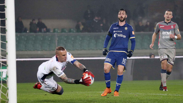 VERONA-CROTONE 10-02-2019 CORDAZ PARA SU SAMUEL DI CARMINE. SILPRESS