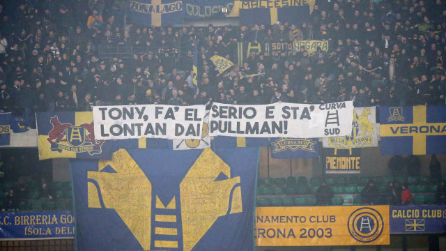 VERONA-CROTONE 10-02-2019 SRISCIONE IN CURVA DELL'HELLAS. SILPRESS