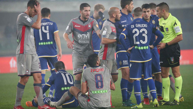 HELLAS VERONA - CROTONE 10-02-2019. ARBITRO PICCININI PARLA AI GIOCATORI. SILPRESS