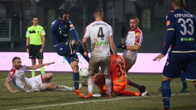 CARPI-VERONA 02-02-2019 MISCHIA IN AREA SAMUEL DI CARMINE AL TIRO. SILPRESS