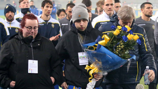 VERONA-CROTONE 10-02-2019 FIORI IN RICORDO. SILPRESS