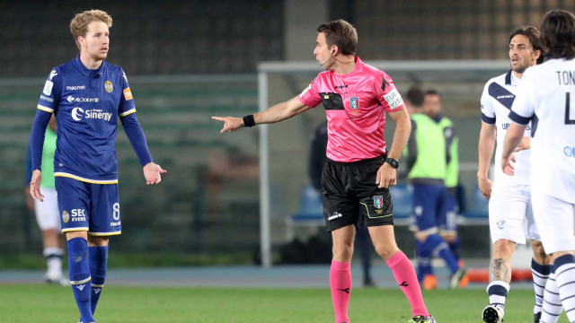 HELLAS VERONA-BRESCIA 02-04-2019 ARBITRO FOURNEAU PARLA A GUSTAFSON. SILPRESS