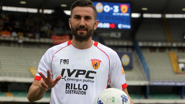 MASSIMO CODA ESULTANZA FINE PARTITA CON IL PALLONE DELLA TRIPLETTA
Verona 22 / 04 /, 2019 Giornata 34 di Ritorno Campionato serie B 2018-19
HELLAS VERONA - BENEVENTO
ph Alberto Mariani / Silpress