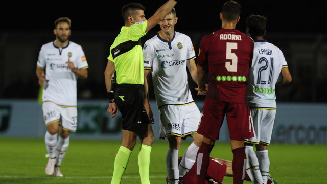 CITTADELLA-HELLAS VERONA 30-05-2019 ARBITRO ANTONIO GIUA FISCHIA UN FALLO. SILPRESS