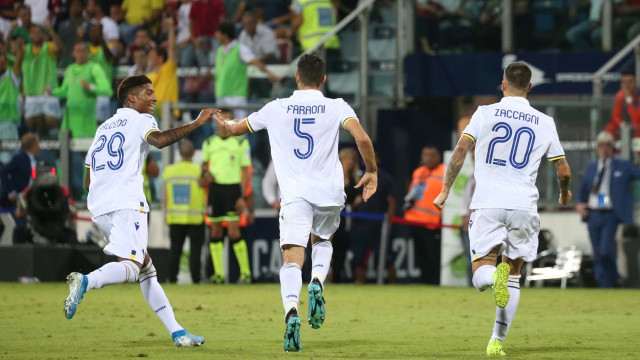 Salcedo Zaccagni Faraoni esultanza cagliari