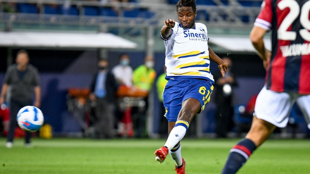 Photo LiveMedia/Ettore Griffoni
Bologna, Italy, September 13, 2021, Italian football Serie A match
Bologna FC vs Hellas Verona FC
Image shows:
Adrien Tamèze (Verona) tries to score a goal
LiveMedia - World Copyright