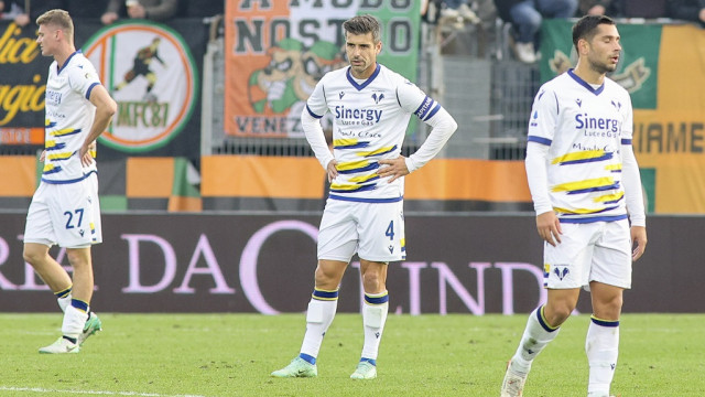 Photo LiveMedia/Davide Casentini
Venice, Italy, December 05, 2021, italian soccer Serie A match
Venezia FC vs Hellas Verona FC
Image shows:
Venezia (VE), Italia, 05 Dicembre 2021, stadio Pier Luigi Penzo, 16° giornata Campionato Serie A Tim 2021/2022, incontro tra le squadre del Venezia FC e dell'Hellas Verona, nella foto: la delusione di 4 Miguel Veloso e 10 Gianluca Caprari
LiveMedia - World Copyright