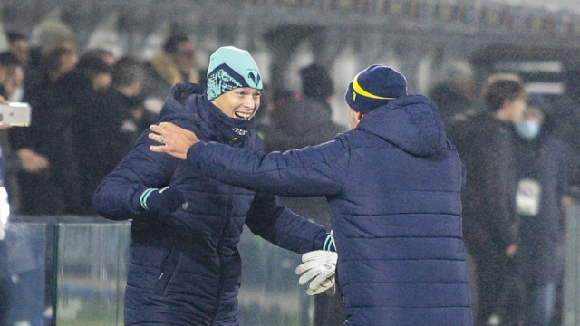 Photo LiveMedia/Davide Casentini
Venice, Italy, December 05, 2021, italian soccer Serie A match
Venezia FC vs Hellas Verona FC
Image shows:
Venezia (VE), Italia, 05 Dicembre 2021, stadio Pier Luigi Penzo, 16° giornata Campionato Serie A Tim 2021/2022, incontro tra le squadre del Venezia FC e dell'Hellas Verona, nella foto: l'abbraccio a fine partita tra 1 Ivor Pandur e Mister Igor Tudor
LiveMedia - World Copyright