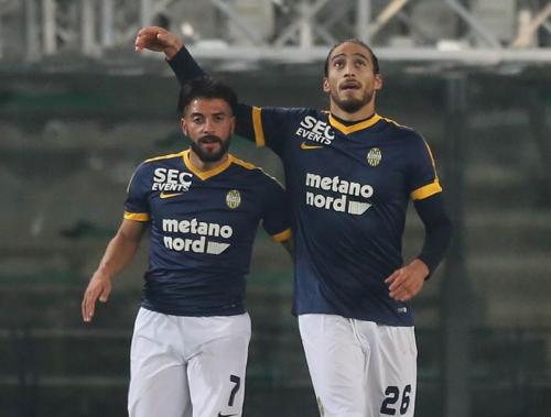 HELLAS  VERONA  /  BOLOGNA  20 -11- 2017 CAMPIONATO SERIE A TIM 2017 -18 SILVER PRESS  PH ALBERTO MARIANI . NELLA FOTO - MARTIN CACERES ESULTANZA GOAL 2-1