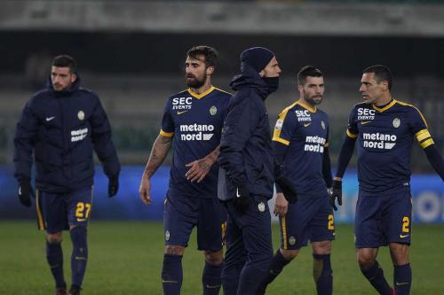VERONA, ITALIA, 04 DICEMBRE 2017, STADIO MARC'ANTONIO BENTEGODI, 15° GIORNATA CAMPIONATO SERIE A TIM 2017/2018, INCONTRO TRA LE SQUADRE DELL'HELLAS VERONA E DEL GENOA CFC, NELLA FOTO: DELUSIONE ROMULO E COMPAGNI