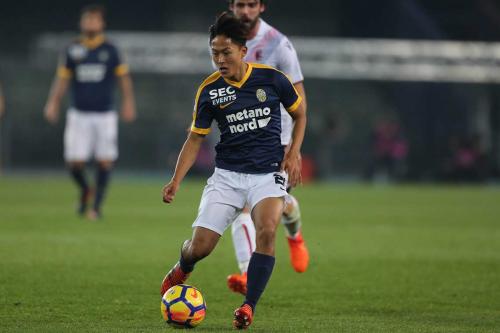 HELLAS  VERONA  /  BOLOGNA  20 -11- 2017 CAMPIONATO SERIE A TIM 2017 -18 SILVER PRESS  PH ALBERTO MARIANI . NELLA FOTO - SEUNG WOO LEE