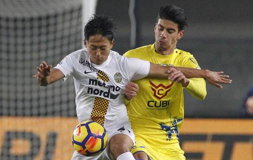 VERONA, ITALIA 29 NOVEMBRE 2017, STADIO MARC'ANTONIO BENTEGODI, IV° TURNO ELIMINATORIO DI TIM CUP 2017/2018, INCONTRO TRA LE SQUADRE DEL CHIEVO VERONA E DELL'HELLAS VERONA, NELLA FOTO: SEUNG WOO-LEE CONTO DEPAOLI