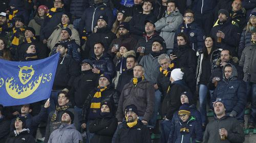 VERONA, ITALIA 29 NOVEMBRE 2017, STADIO MARC'ANTONIO BENTEGODI, IV° TURNO ELIMINATORIO DI TIM CUP 2017/2018, INCONTRO TRA LE SQUADRE DEL CHIEVO VERONA E DELL'HELLAS VERONA, NELLA FOTO: TIFOSI GIALLOBLU'